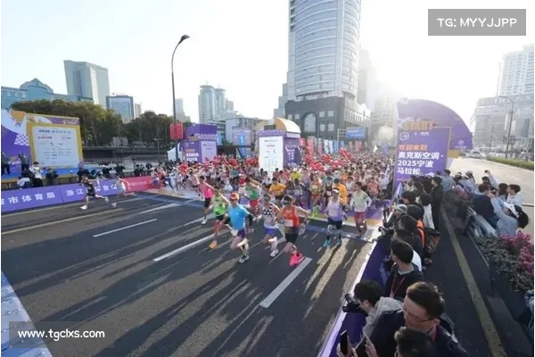 鸣枪起跑 万马奔腾平湖万州马拉松赛事精彩纷呈 力与美的极限挑战 鸣枪起跑 万马奔腾平湖万州马拉松赛事精彩纷呈 力与美的极限挑战